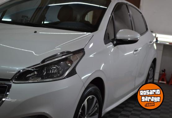 Autos - Peugeot 208 2017 Nafta 98000Km - En Venta