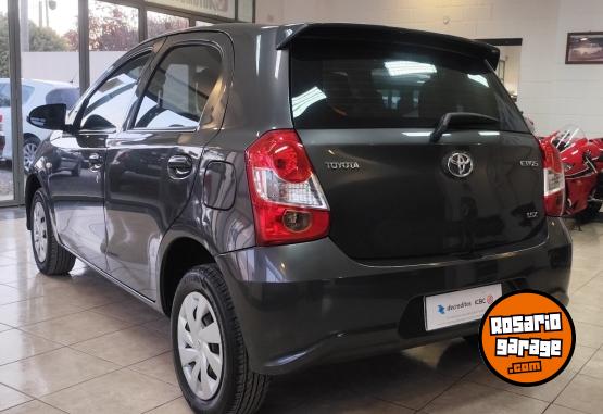 Autos - Toyota ETIOS X 2022 Nafta 73153Km - En Venta