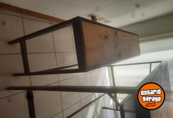 Hogar - Mesa hierro y madera con 2 Banquetas haciendo juego - En Venta