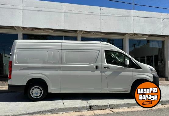 Utilitarios - Toyota HIACE FURGON 2.8TDI L2H2 2024 Diesel 0Km - En Venta