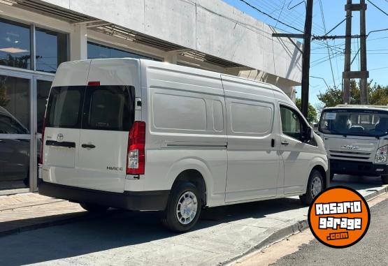 Utilitarios - Toyota HIACE FURGON 2.8TDI L2H2 2024 Diesel 0Km - En Venta