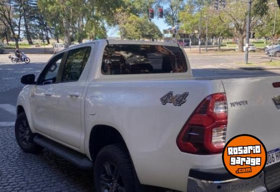 Camionetas - Toyota HILUX srv 4x4 AUT 2023 Diesel 16500Km - En Venta