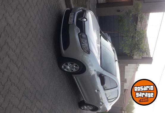 Autos - Renault Logan 2019 Nafta 90000Km - En Venta