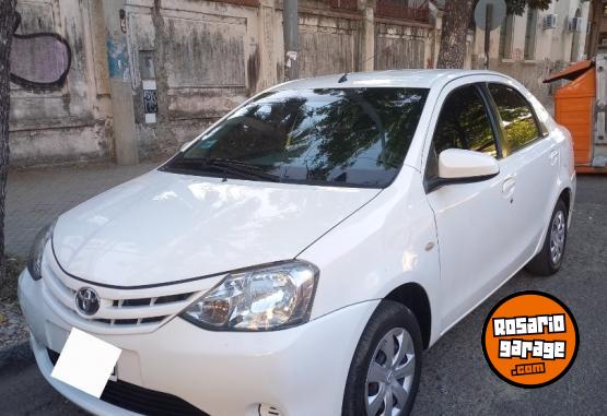 Autos - Toyota Etios 2016 GNC 136000Km - En Venta