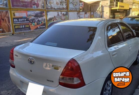 Autos - Toyota Etios 2016 GNC 136000Km - En Venta