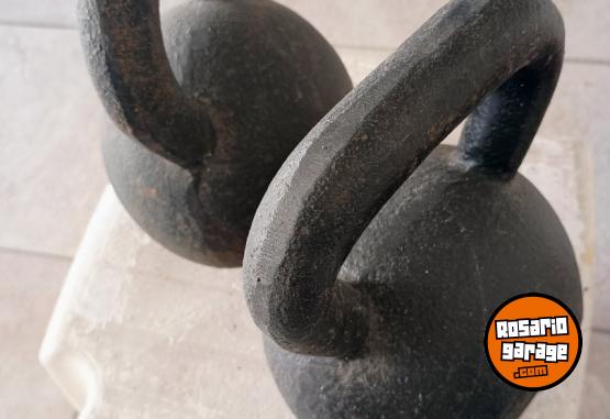 Deportes - Excelente Par de Kettlebells de Fundicin de 14 Kg Cada Una - En Venta