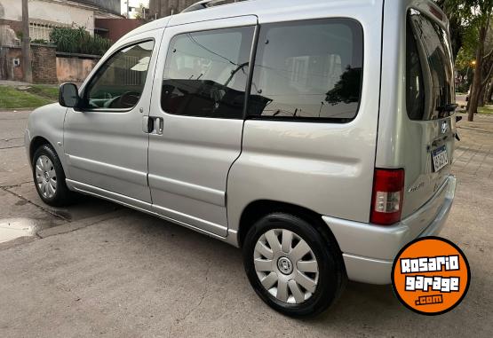 Utilitarios - Citroen BERLINGO XTR HDI 2017 Diesel  - En Venta