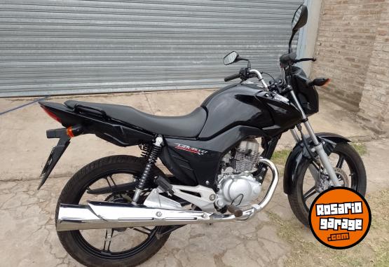 Motos - Honda New Titan 2015 Nafta 2000Km - En Venta