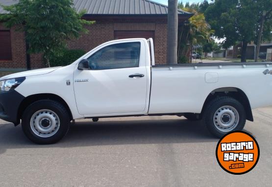 Camionetas - Toyota HILUX 4X4 2021 Diesel 35000Km - En Venta