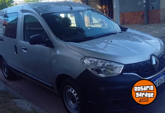 Utilitarios - Renault kangoo confort 5 asientos 2018 Nafta 140000Km - En Venta