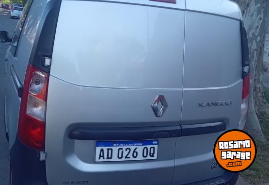 Utilitarios - Renault kangoo confort 5 asientos 2018 Nafta 140000Km - En Venta