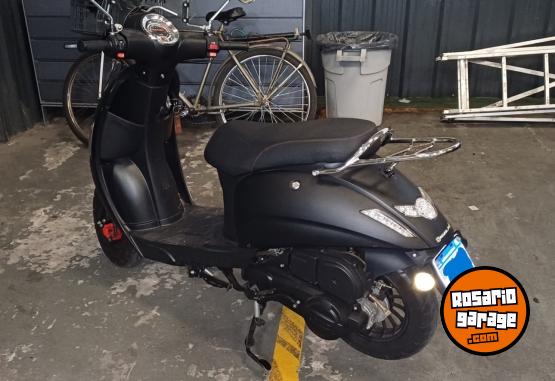 Motos - Otra marca OKINOI ,,Roma 125 2022 Nafta 8250Km - En Venta