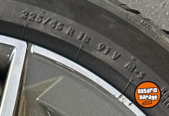 Accesorios para Autos - Cubierta Continental 225/45 R 18 - En Venta