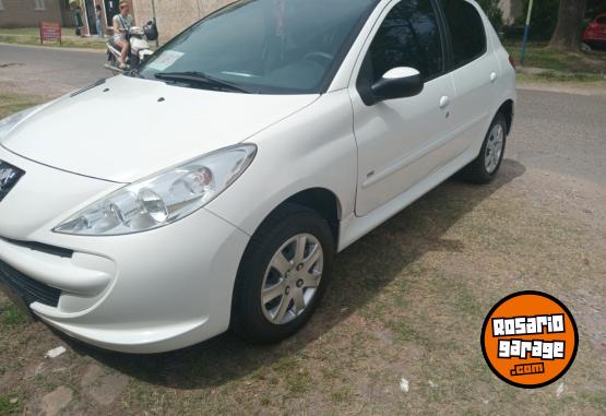 Autos - Peugeot 207 hdi compac 2018 Diesel 96000Km - En Venta