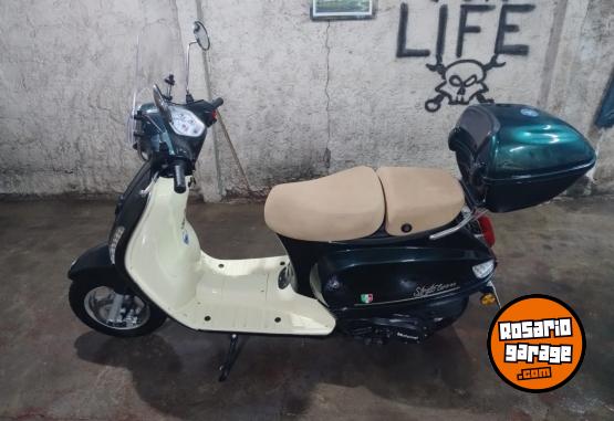 Motos - Motomel strato 2023 Nafta 1750Km - En Venta