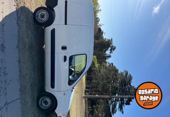 Utilitarios - Renault Kangoo 2017 Nafta 64000Km - En Venta