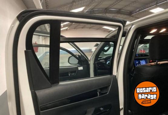 Camionetas - Toyota Hilux SRX 4x4 AT 2019 Diesel 19500Km - En Venta