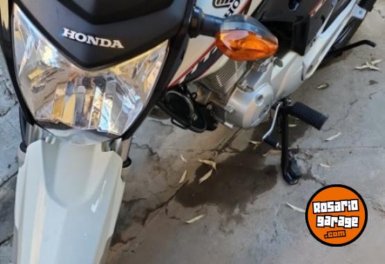 Motos - Honda New titan 2021 Nafta 16000Km - En Venta