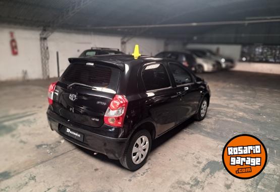 Autos - Toyota Etios 2015 Nafta 80000Km - En Venta