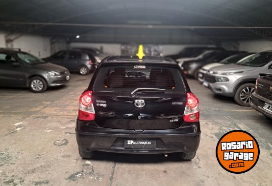 Autos - Toyota Etios 2015 Nafta 80000Km - En Venta