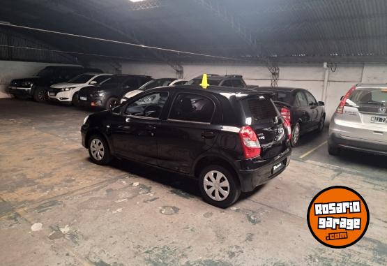 Autos - Toyota Etios 2015 Nafta 80000Km - En Venta