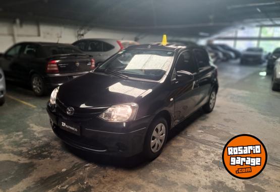 Autos - Toyota Etios 2015 Nafta 80000Km - En Venta