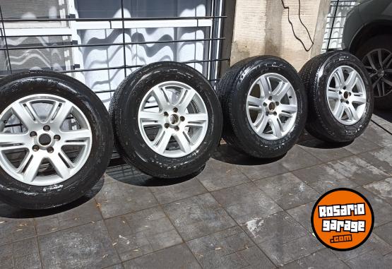 Accesorios para Autos - Vendo juego de llantas Amarok con cubiertas - En Venta