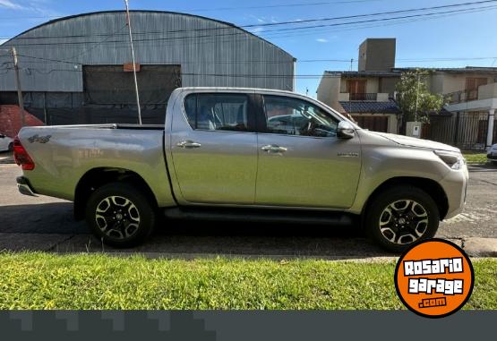 Camionetas - Toyota HILUX SRX 2023 Diesel 38000Km - En Venta