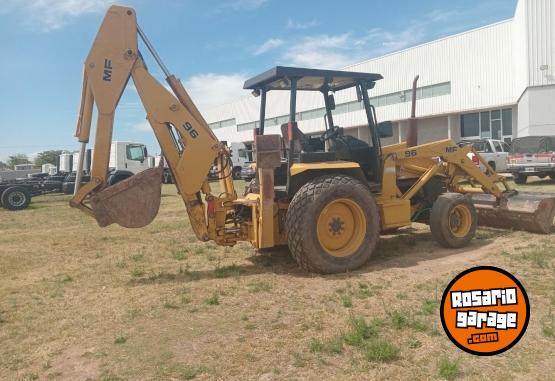 Camiones y Gras - PALA Y RETRO MASSEY Y FERGUSON - En Venta