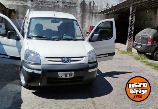 Utilitarios - Peugeot partner furgon 2013 Diesel 129000Km - En Venta