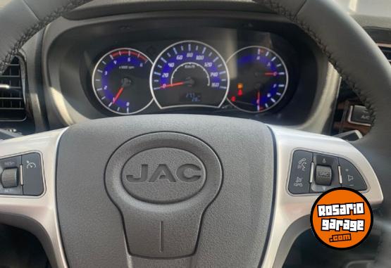 Camiones y Gras - JAC X200 CABINA SIMPLE 2.0 DIESEL - En Venta