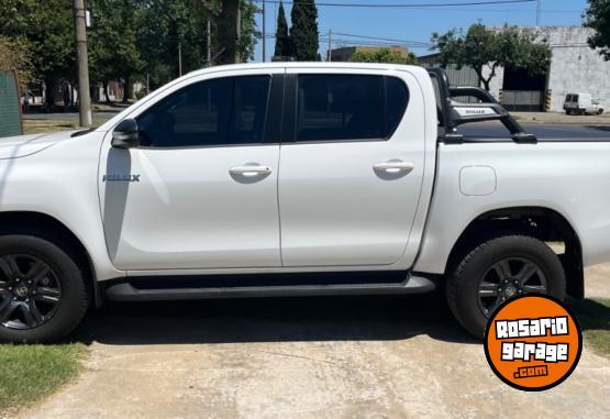 Camionetas - Toyota Hilux 2023 Diesel 50000Km - En Venta