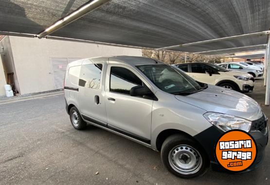 Utilitarios - Renault Kangoo  Express Confort 2020 Nafta 56600Km - En Venta