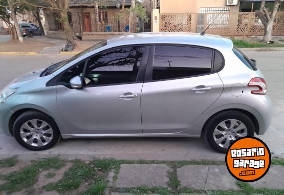 Autos - Peugeot 208 Active 2014 Nafta 130000Km - En Venta