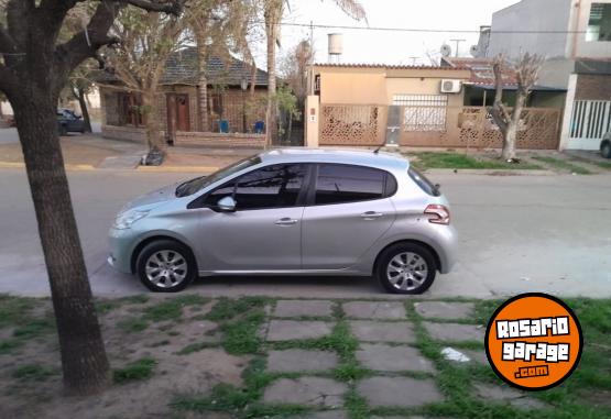 Autos - Peugeot 208 Active 2014 Nafta 130000Km - En Venta