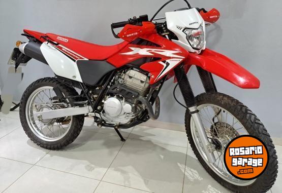 Motos - Honda TORNADO XR 250 2023 Nafta 4600Km - En Venta