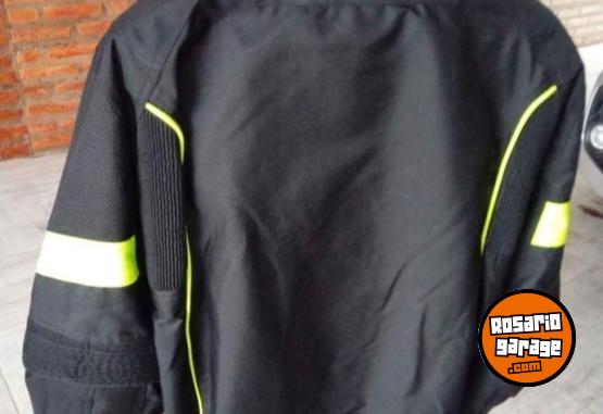 Indumentaria - Vendo campera moto de hombre con protecciones - En Venta