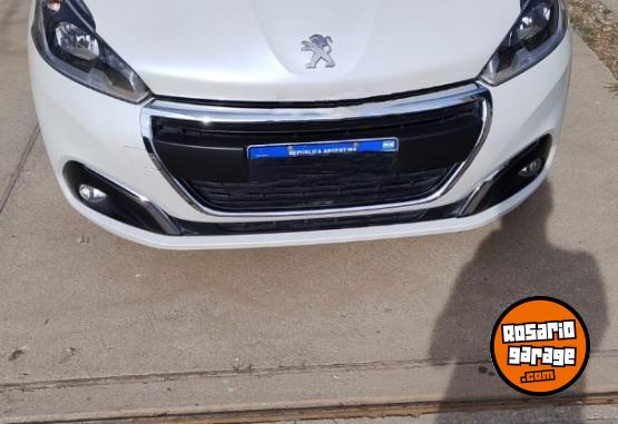 Autos - Peugeot 208 allure 2018 Nafta 61000Km - En Venta