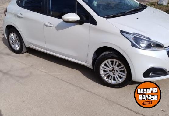 Autos - Peugeot 208 allure 2018 Nafta 61000Km - En Venta