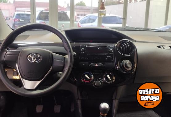 Autos - Toyota ETIOS X 2022 Nafta 73153Km - En Venta