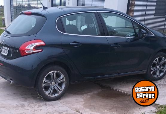 Autos - Peugeot 208 fellini 2014 Nafta 147000Km - En Venta