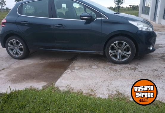 Autos - Peugeot 208 fellini 2014 Nafta 147000Km - En Venta