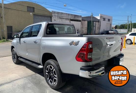 Camionetas - Toyota Hilux SRX 2023 Diesel 0Km - En Venta