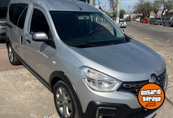 Utilitarios - Renault Kangoo Stepway 2018 Diesel 170000Km - En Venta