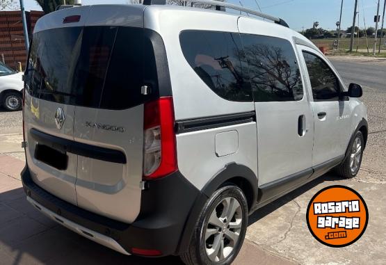 Utilitarios - Renault Kangoo Stepway 2018 Diesel 170000Km - En Venta