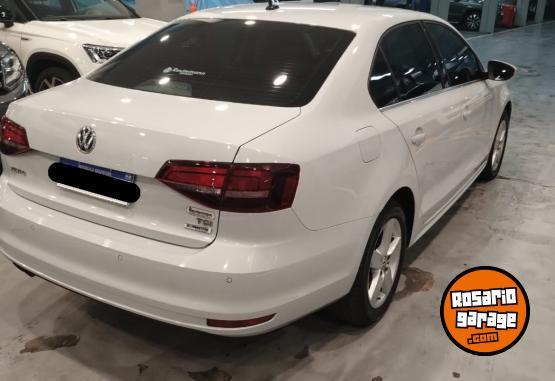 Autos - Volkswagen VENTO 1.4T HIGHLINE AT 2017 Nafta 57000Km - En Venta