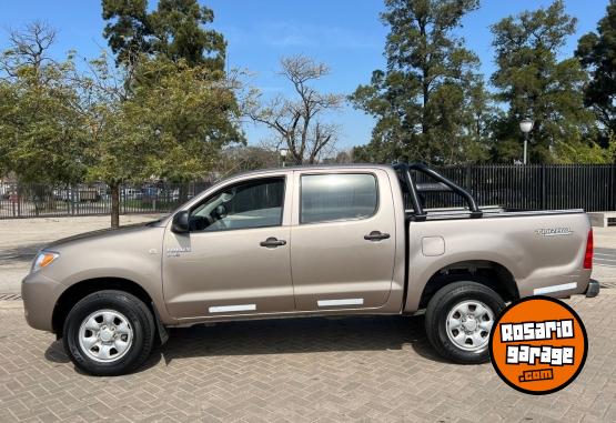 Camionetas - Toyota Hilux dx 2008 Diesel 240000Km - En Venta