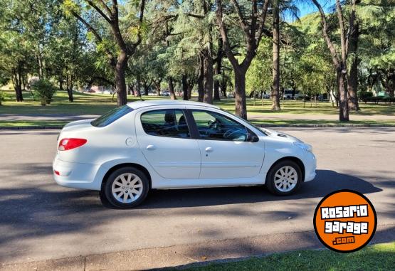 Autos - Peugeot 207 2013 Nafta 140000Km - En Venta