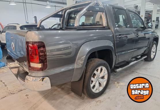 Camionetas - Volkswagen AMAROK V6 HIGHLINE AT 2023 Diesel 9800Km - En Venta