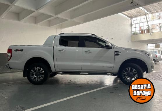 Camionetas - Ford RANGER 3,2 LIMITED 4X4 AT 2022 Diesel 18656Km - En Venta